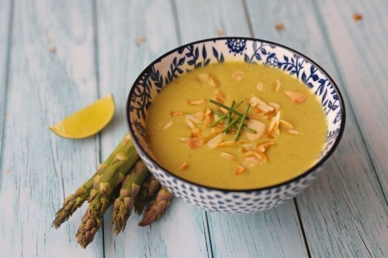 Vegan Σούπα με Σπαράγγια και Ρόφημα Αμυγδάλου