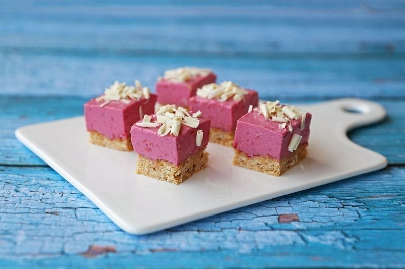 Μπάρες με Ζαχαρούχο Γάλα, Γιαούρτι και Raspberries