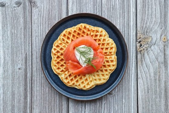 Βάφλα Πατάτας με Καπνιστό Σολομό