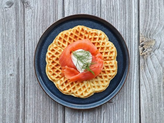 Βάφλα Πατάτας με Καπνιστό Σολομό